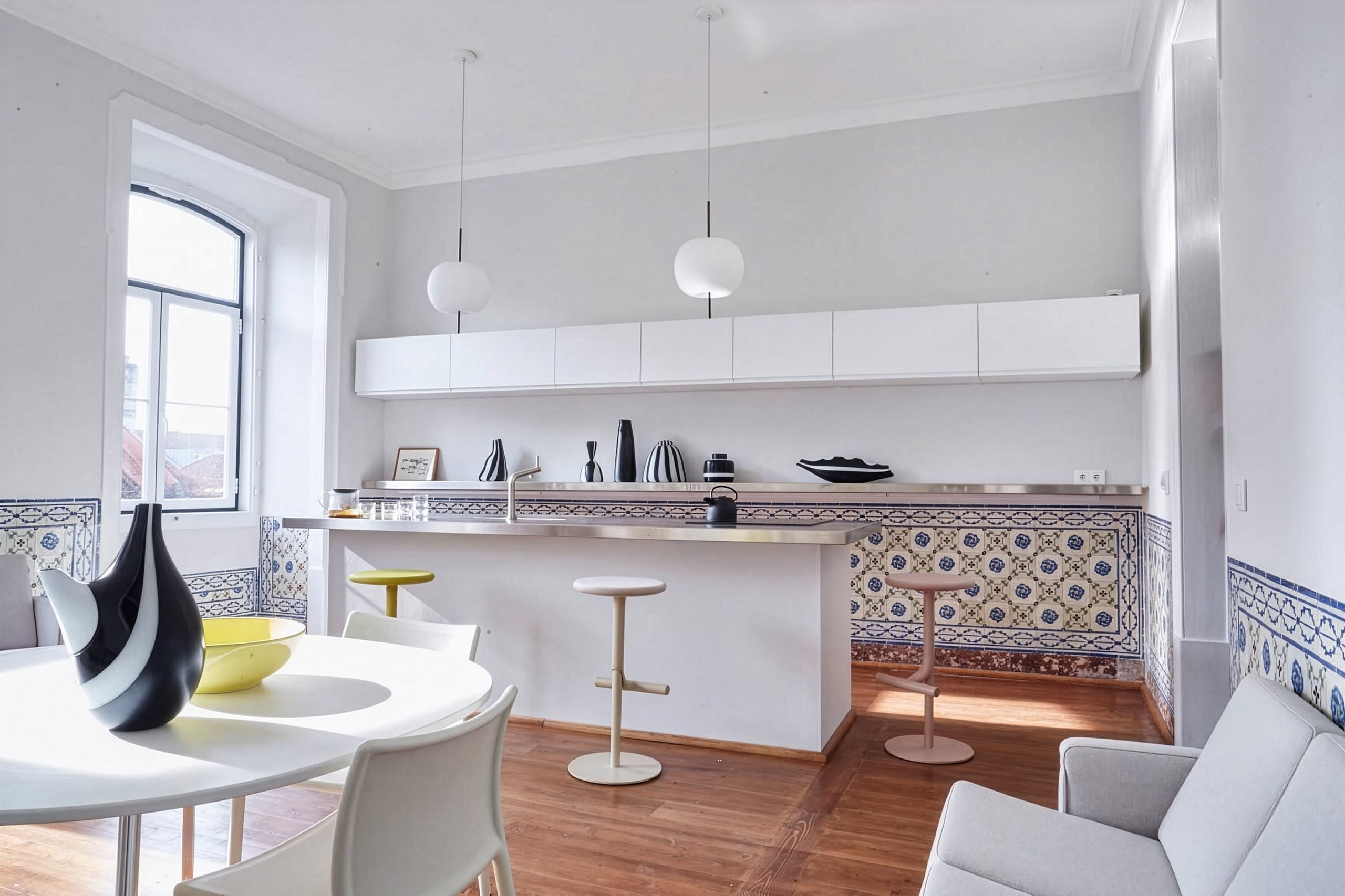 Living room with Kushi Suspension lamp — The 3rd Floor, Lisbon — KDLN