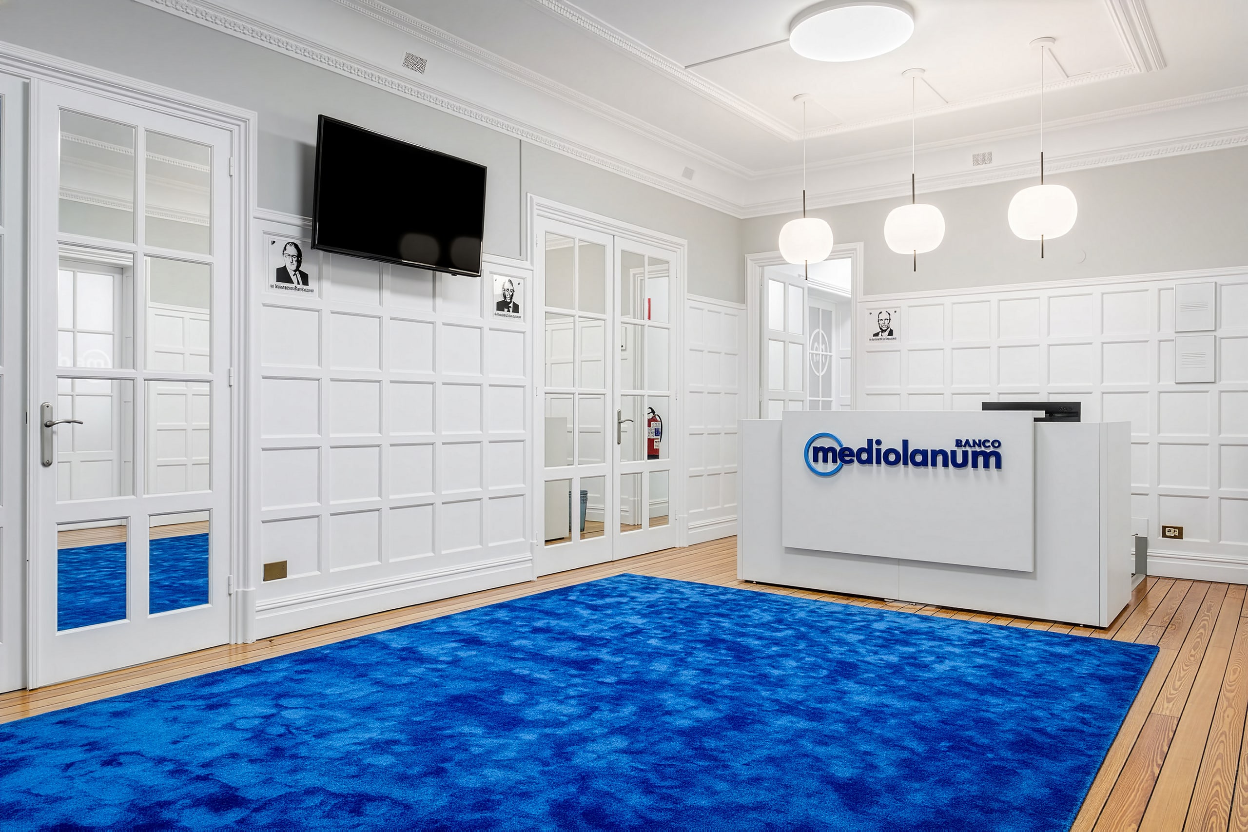 Uffici con lampada Kushi Suspension — Mediolanum Bank, Bilbao — KDLN