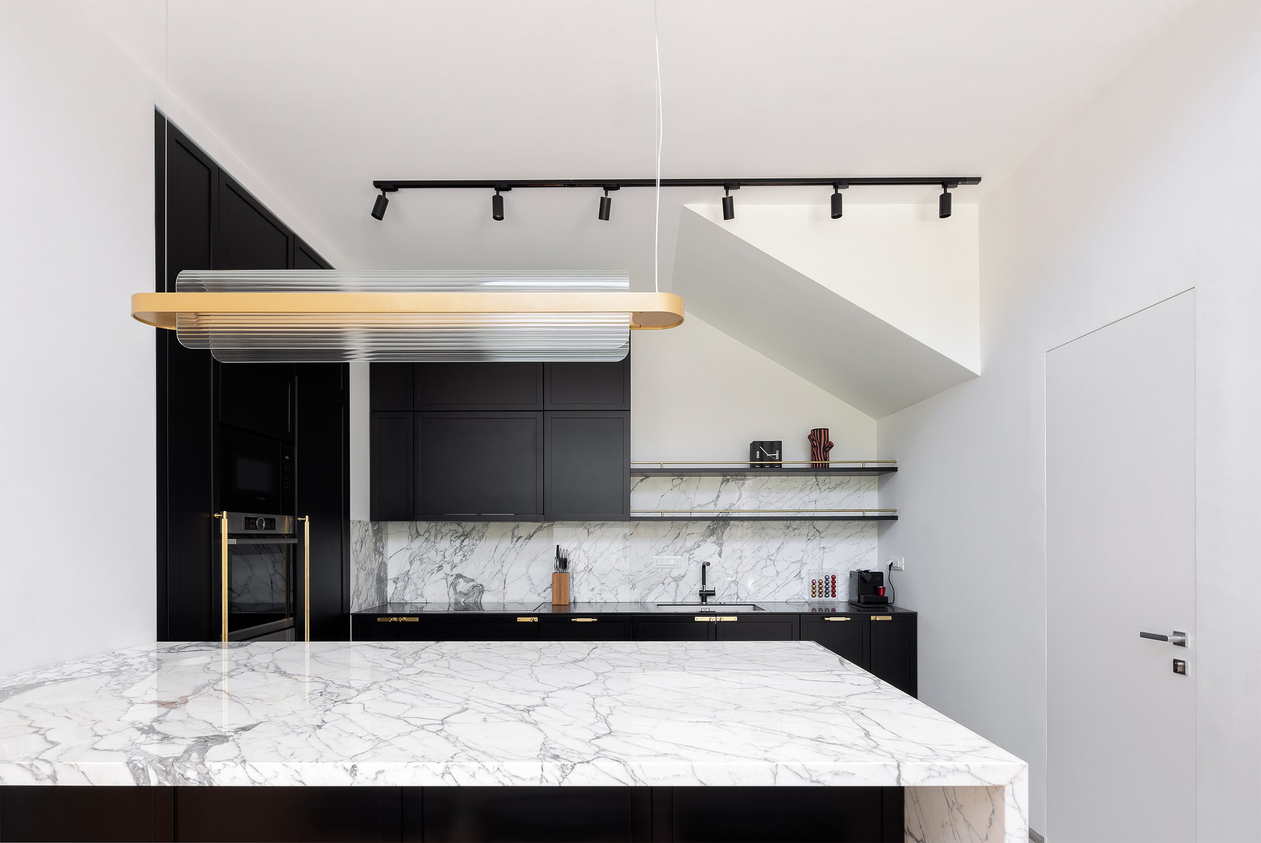 Cucina con lampada Nami — Private House, Belgrado — KDLN
