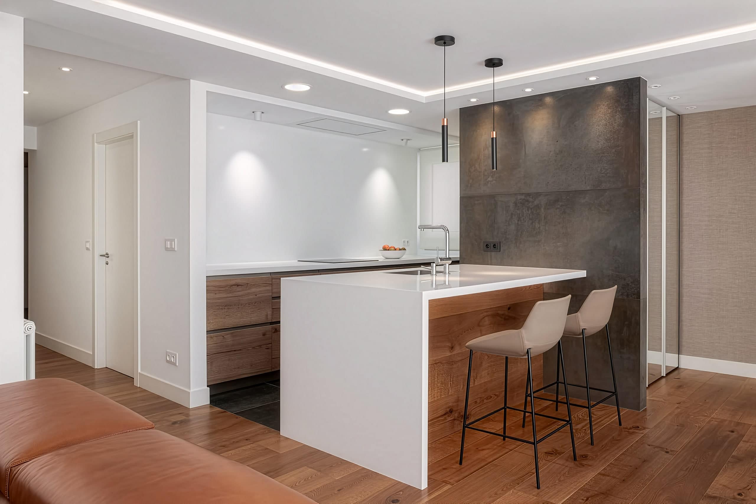 Cucina con lampada Minimal — Private House, Las Arenas — KDLN