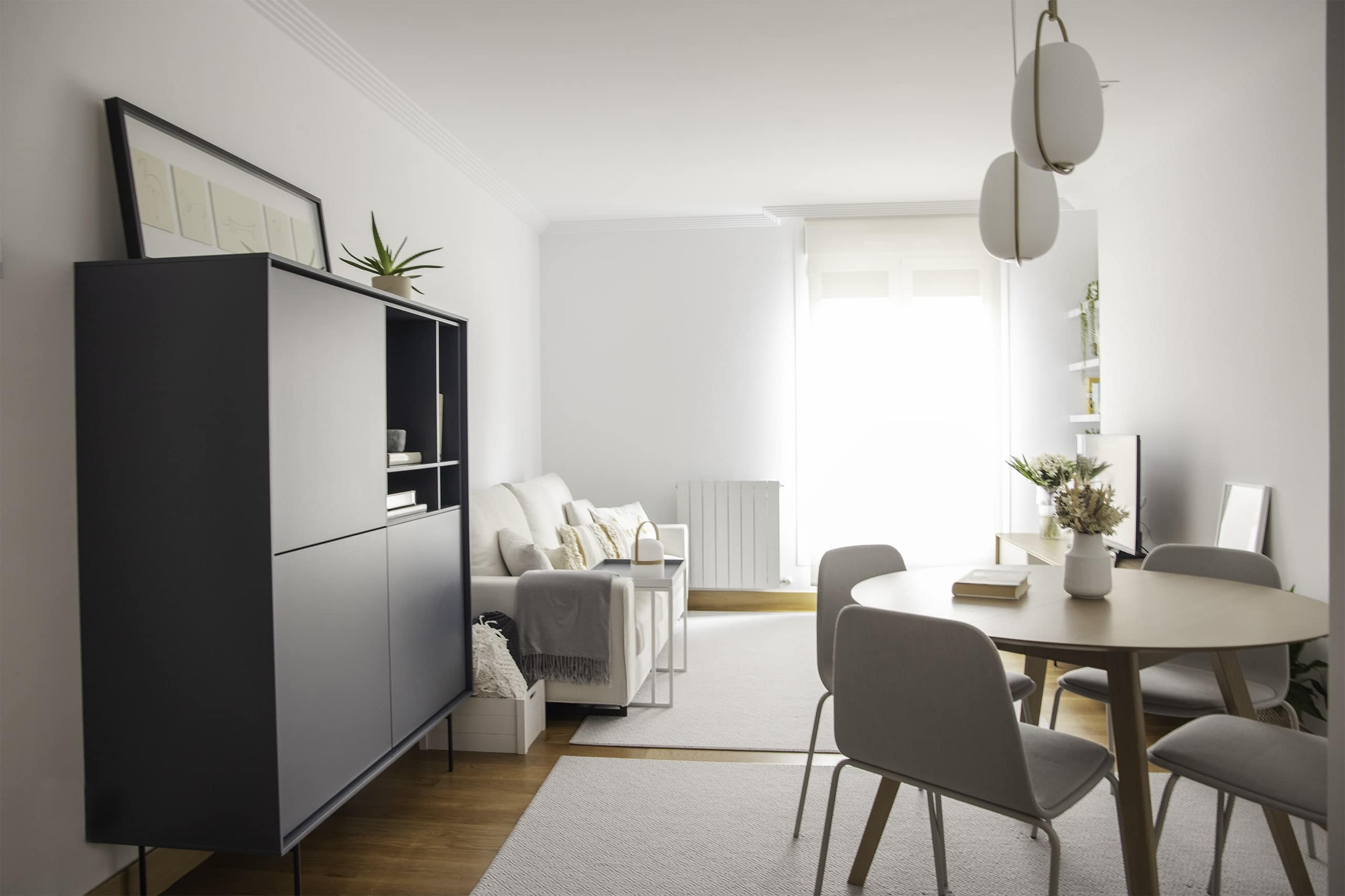 Soggiorno con lampada Lanna Suspension — Private House, Mungia — KDLN