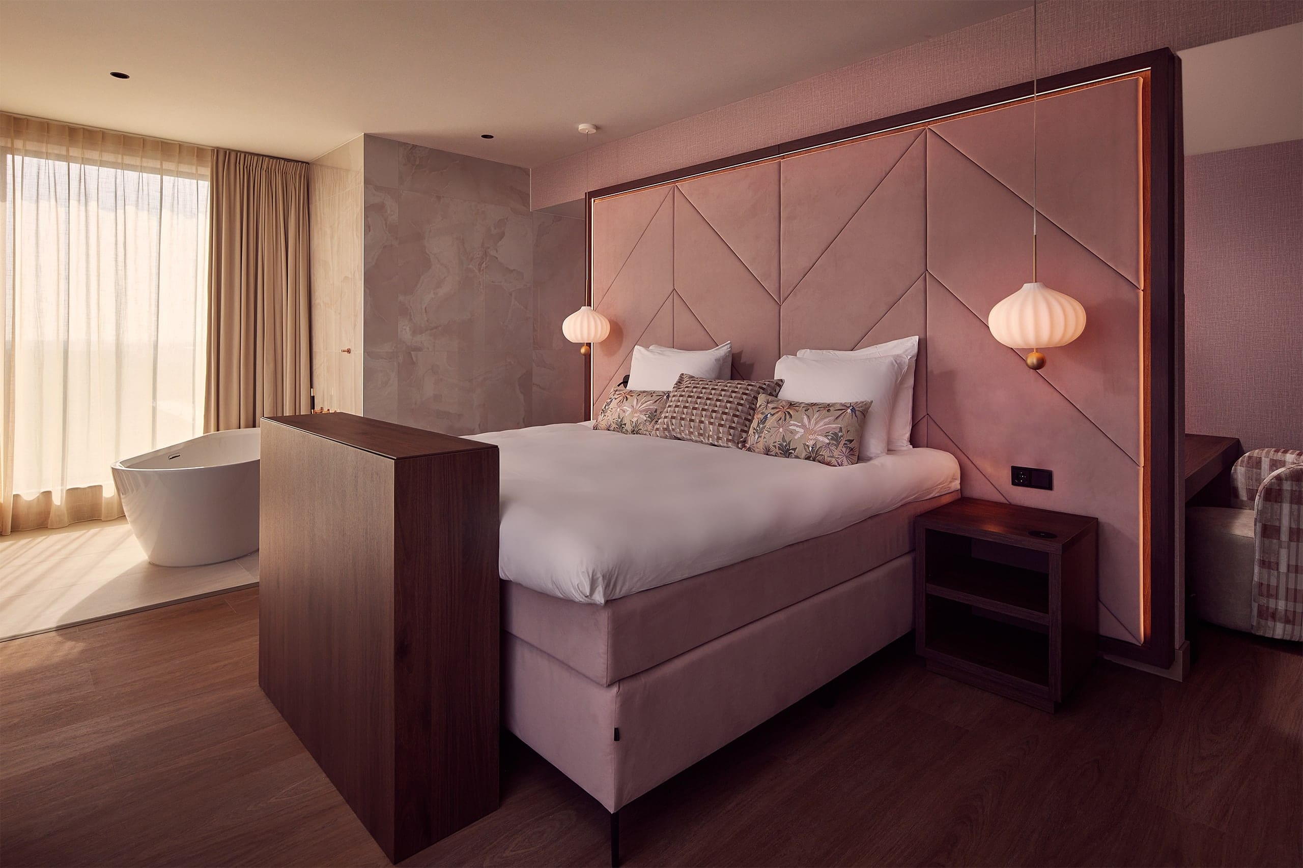 Camera hotel con lampada Lilli — Van der Valk Hotel, Paesi Bassi — KDLN