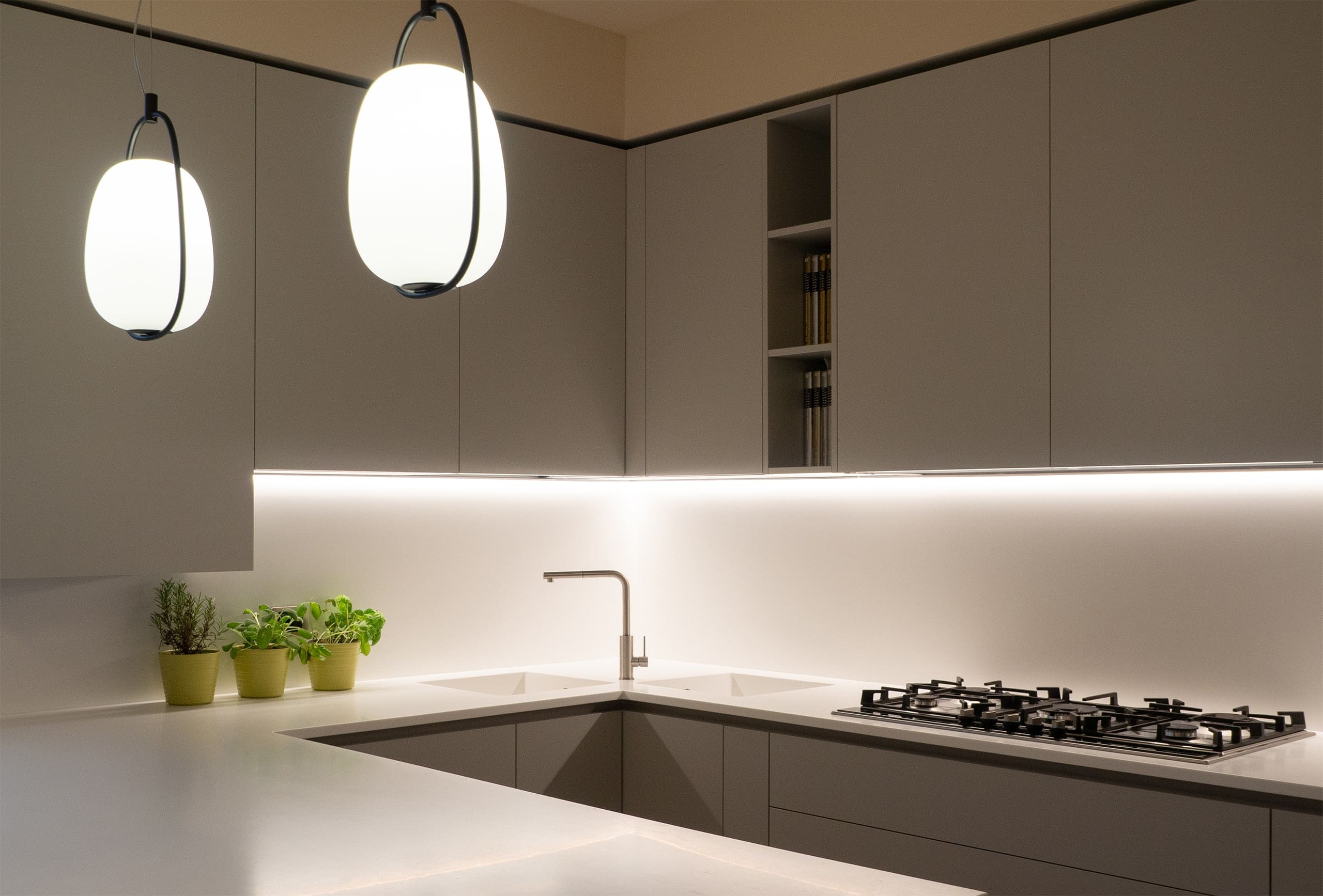 Cucina con lampada Lanna Suspension — Private House, Italia — KDLN