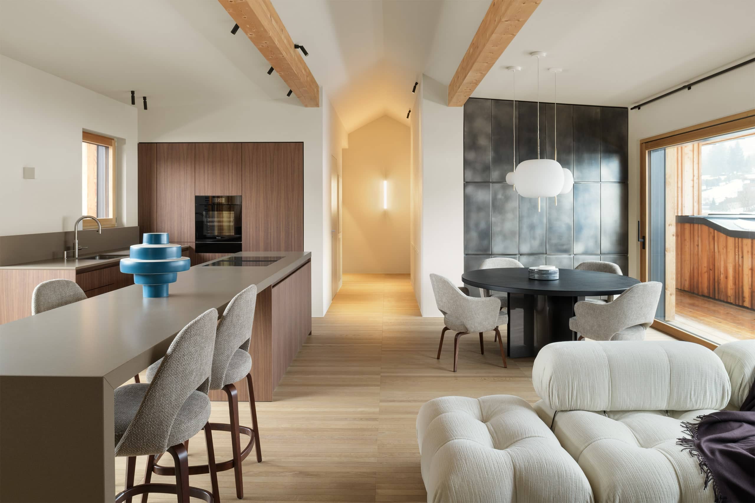 Sala da pranzo con lampada Kushi Suspension — Kirchberg, Lussemburgo — KDLN