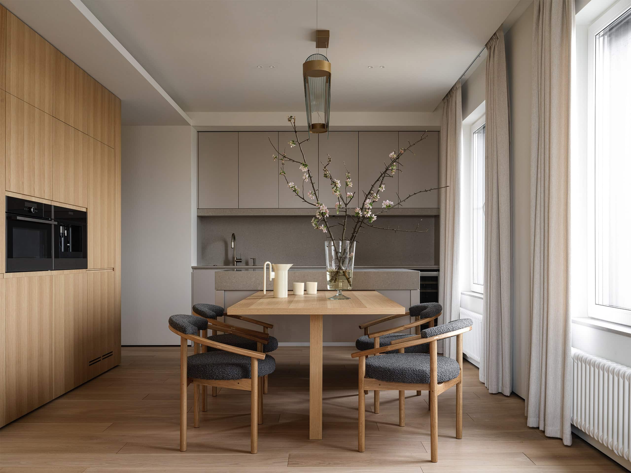 Sala da pranzo con lampada Nami — Private House, Odincovo — KDLN