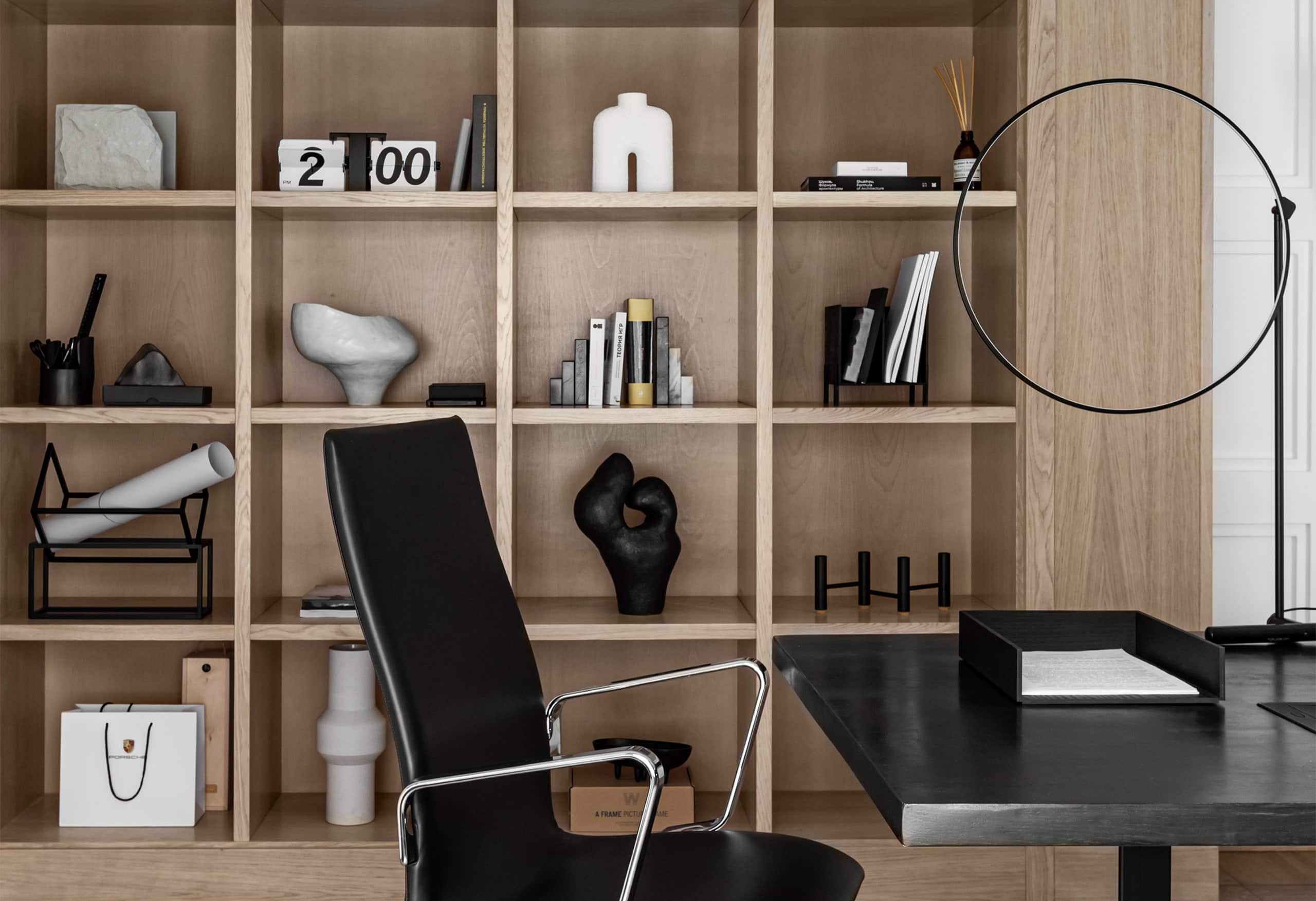 Ufficio con lampada Poise — San Pietroburgo, Russia — KDLN